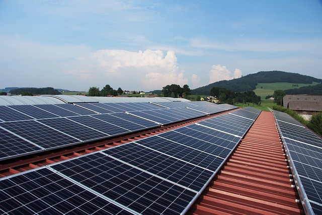 fotovoltaické panely na střeše